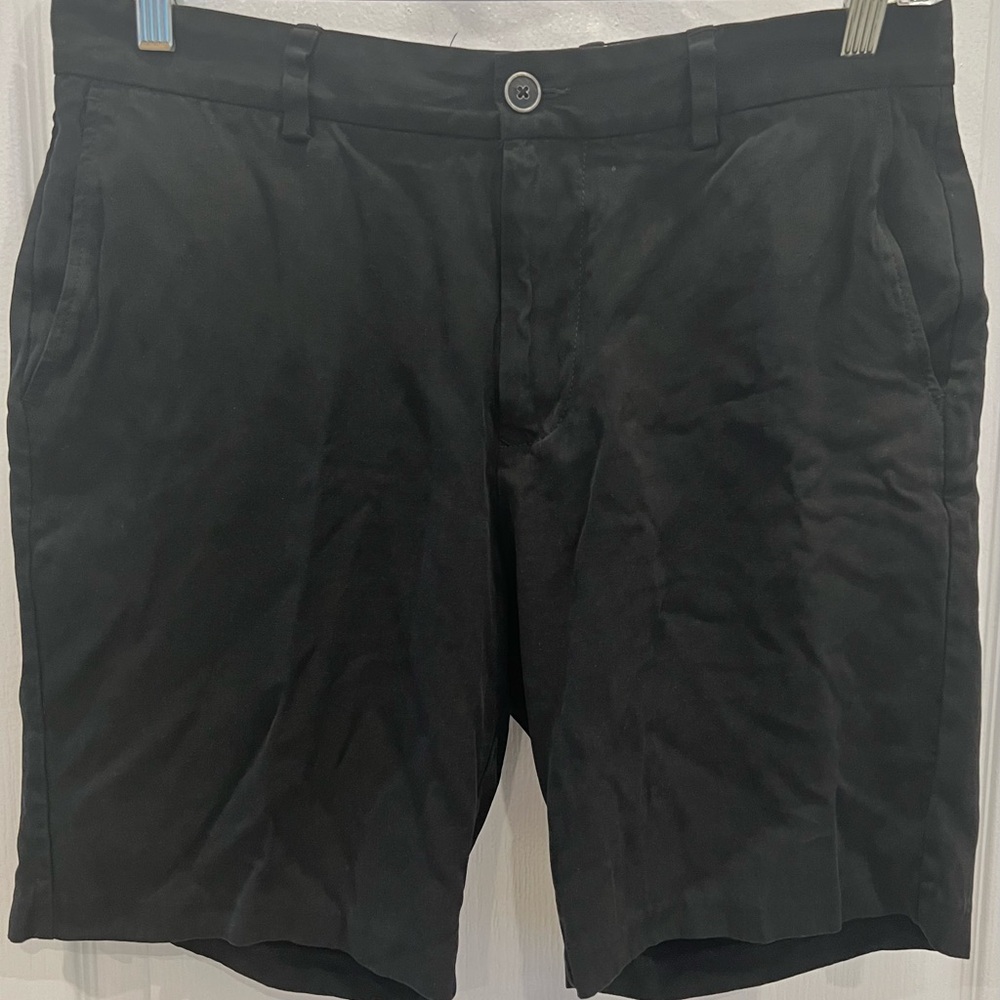 TommyBahamas Men Short . 100% Seda . Size :34. Made in China . Used